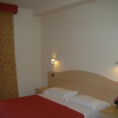 Hotel La Tartaruga Розето дели Абруци Екстериор снимка