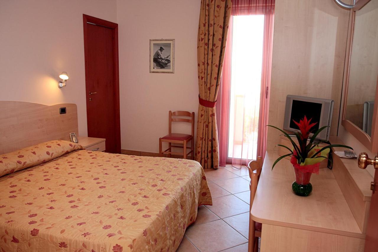 Hotel La Tartaruga Розето дели Абруци Екстериор снимка