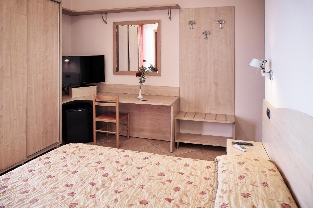 Hotel La Tartaruga Розето дели Абруци Екстериор снимка
