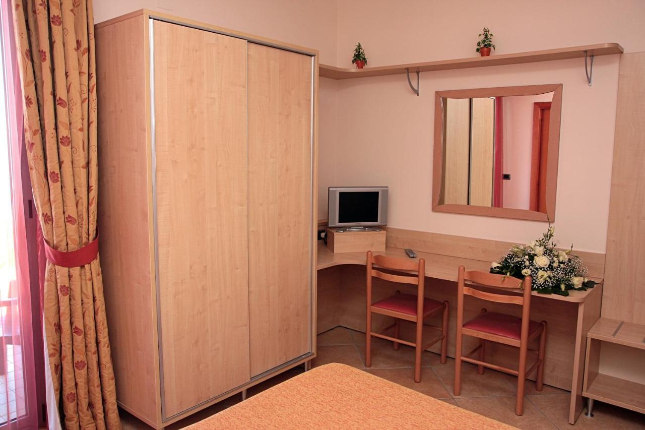 Hotel La Tartaruga Розето дели Абруци Екстериор снимка