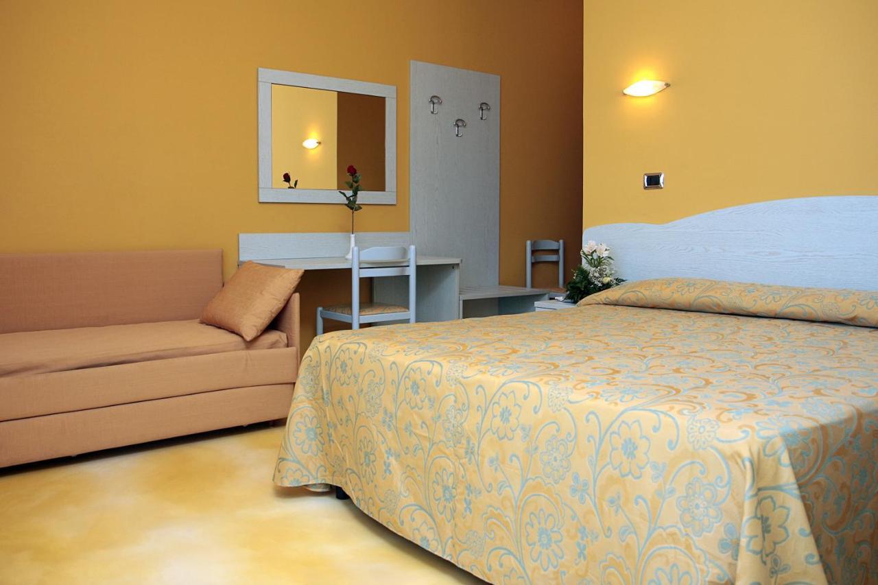 Hotel La Tartaruga Розето дели Абруци Екстериор снимка