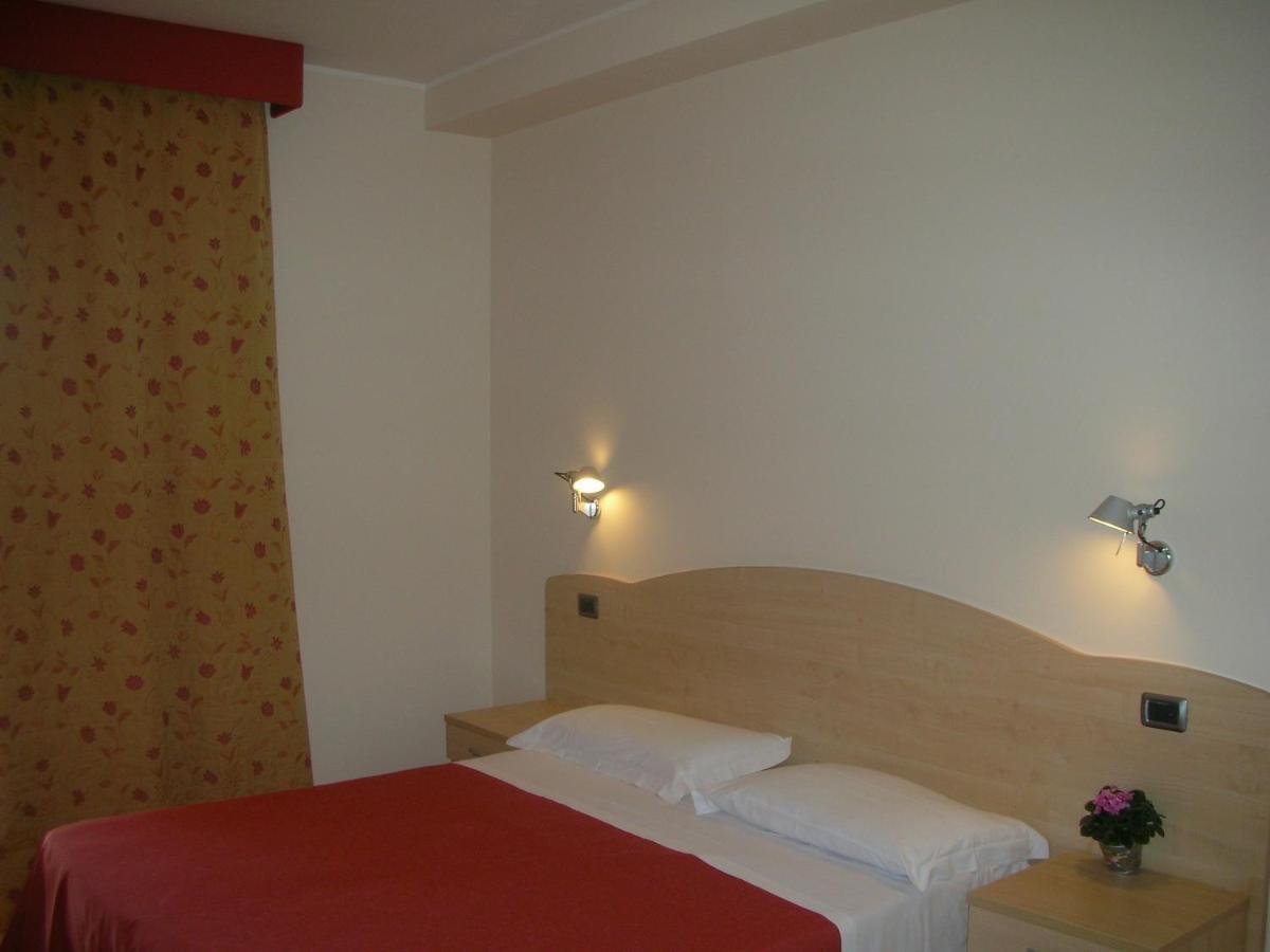 Hotel La Tartaruga Розето дели Абруци Екстериор снимка