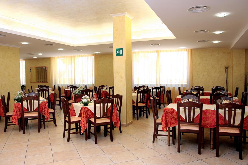 Hotel La Tartaruga Розето дели Абруци Екстериор снимка