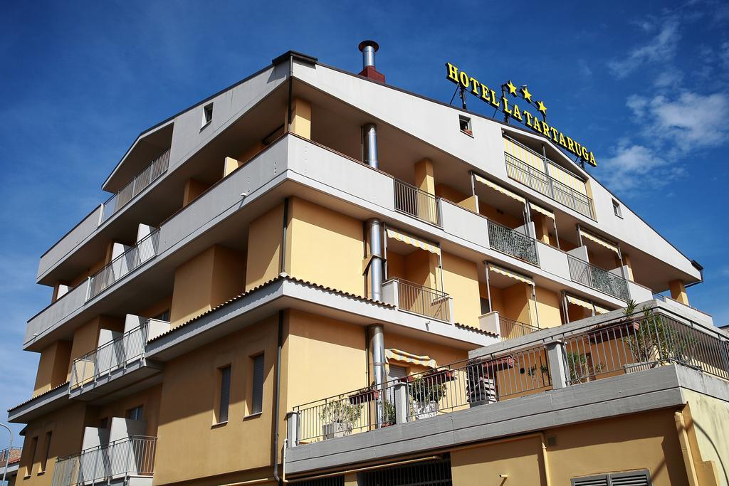 Hotel La Tartaruga Розето дели Абруци Екстериор снимка