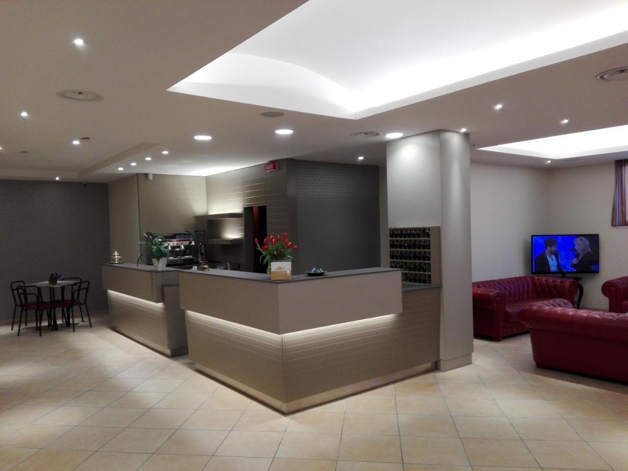 Hotel La Tartaruga Розето дели Абруци Екстериор снимка